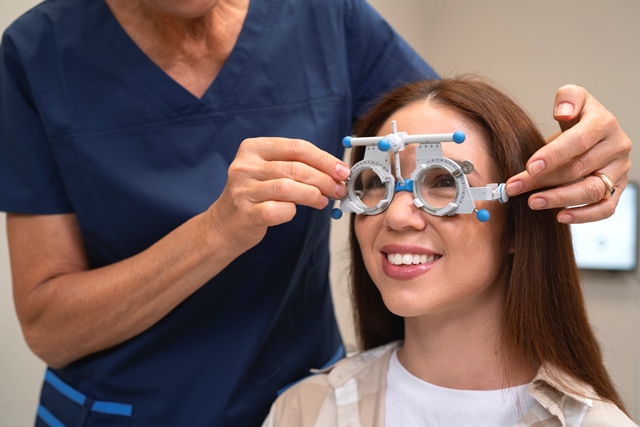siapa saja yang bisa menjalani operasi lasik